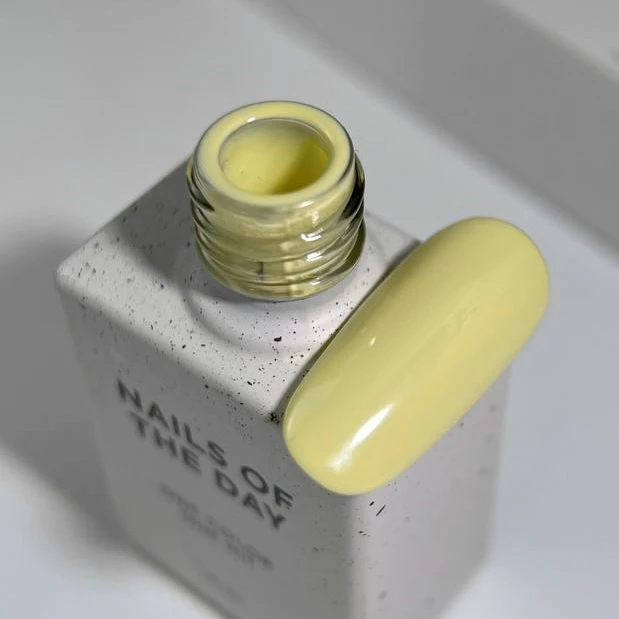 Gel lak Color of the month July 2025 Banana Cream - Obrázek 2